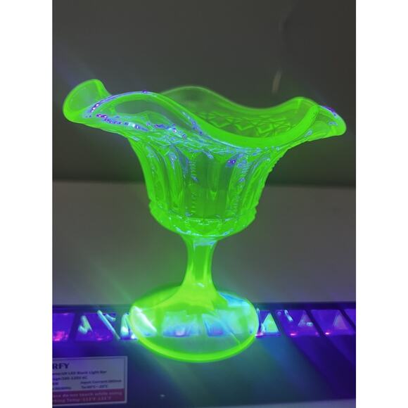 Kanawha Glass Green Uranium Pedestal Compote Candy Dish Glows Vintage 5.5" - Picture 1 of 16